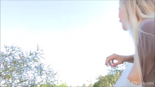 Young Blonde Gets Wild with Sex Toy Outside - лучшее порно 24/7 на HOTSEXVIDEOS24.COM