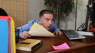 Shaved and Ready: Brooke Beretta's Office Blowjob - лучшее порно 24/7 на HOTSEXVIDEOS24.COM