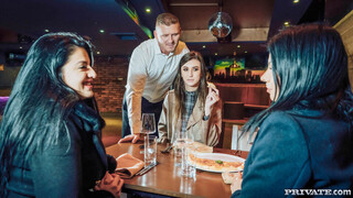 Lina Luxa's Oral Skills Leave the Waiter Speechless - лучшее порно 24/7 на HOTSEXVIDEOS24.COM